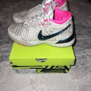 Nike Beige Patterned Sneakers with Hot Pink Lining